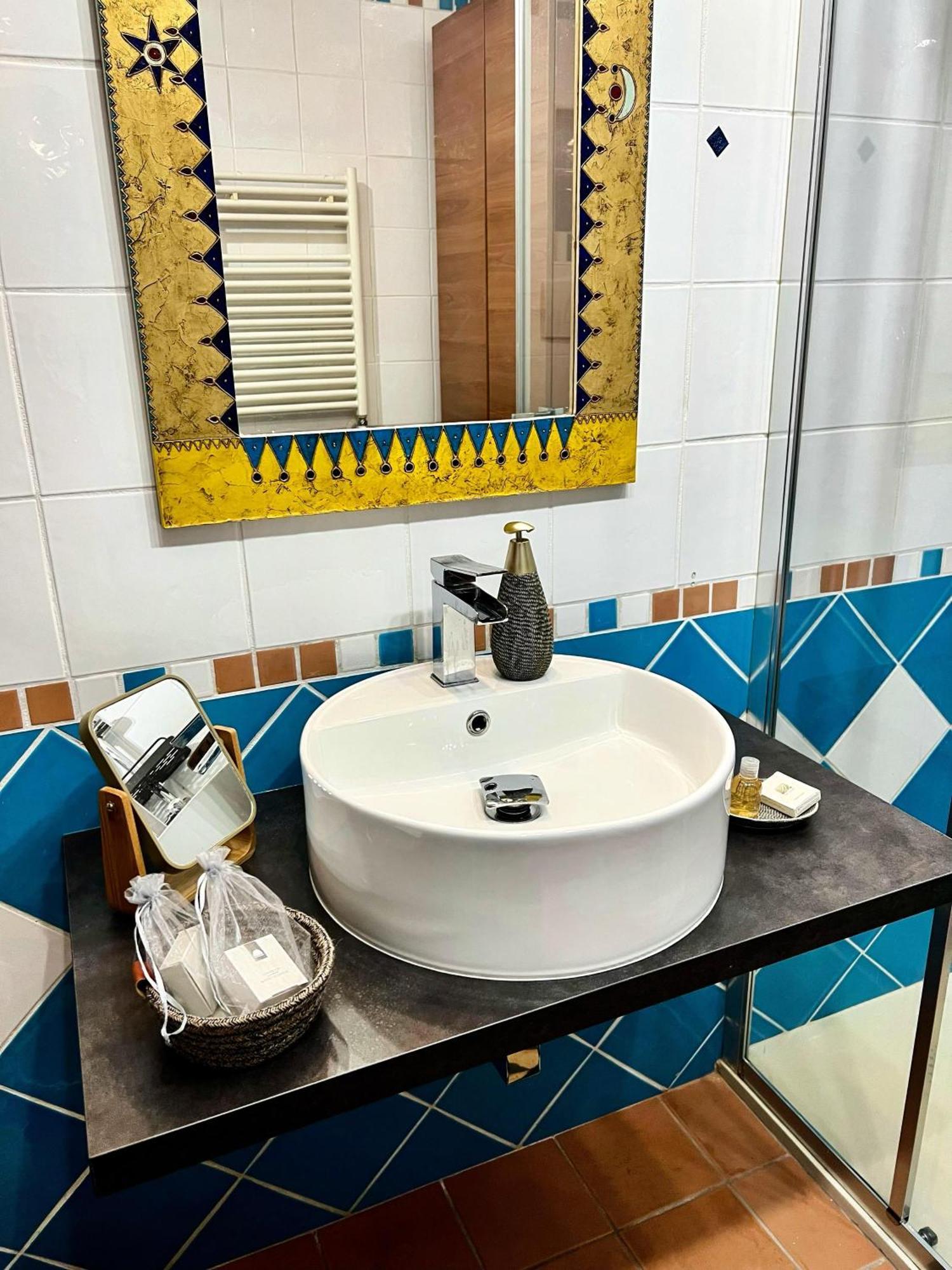 Al Mare 22 Hotel Бари Екстериор снимка
